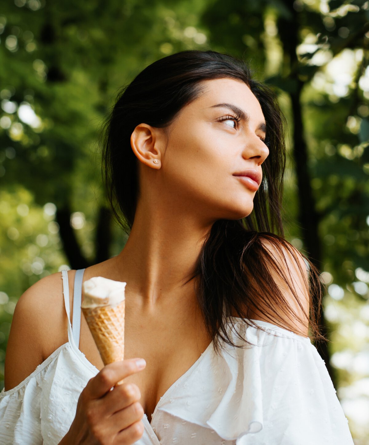 Murrieta dermal fillers model holding an ice cream cone